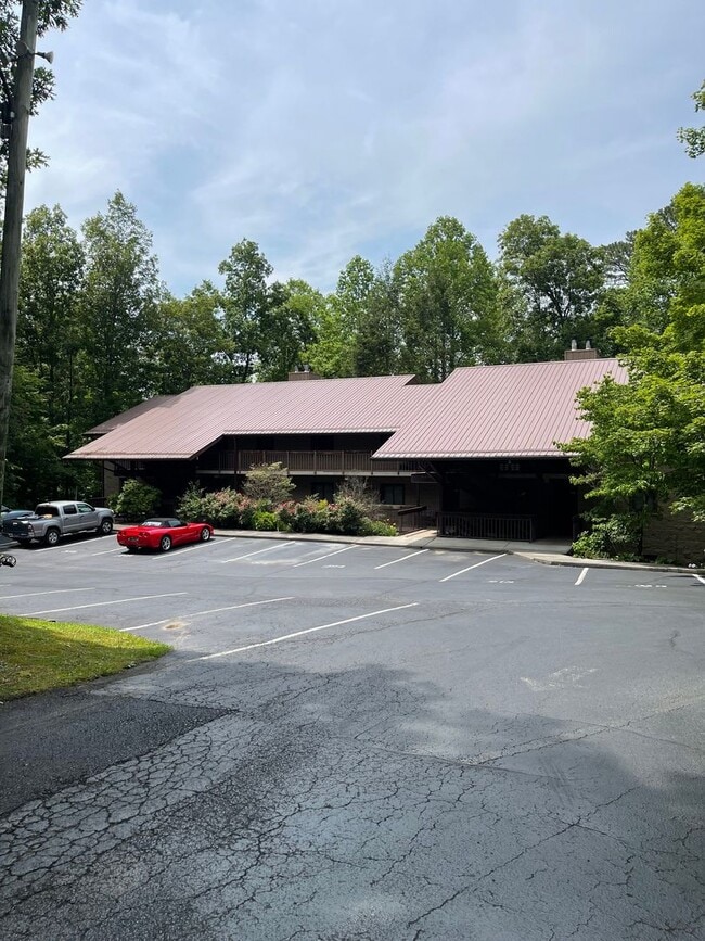 Building Photo - COZY & CONVENIENT!!!!