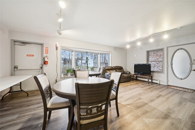 Building Photo - 131 Shady Ln