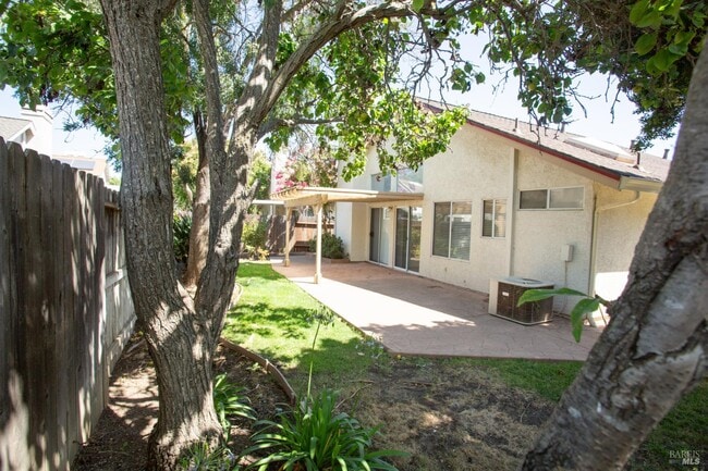 Building Photo - 767 Raven Dr