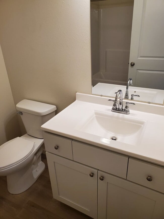 Building Photo - 1 bed, 1 bath Apartment