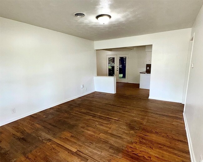 Building Photo - 7505 Deaver Dr