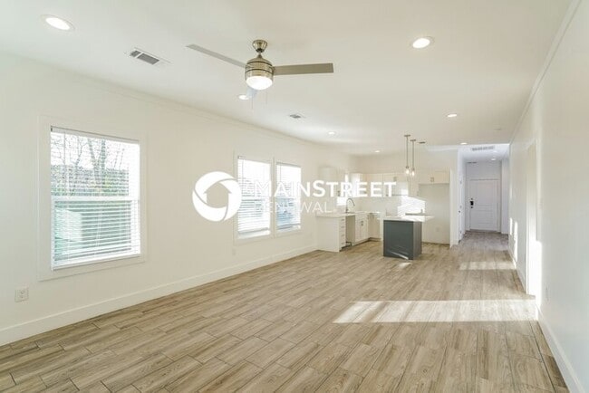 Building Photo - 3 Bedroom Pet-Friendly Home in Houston, TX with Main Street Renewal