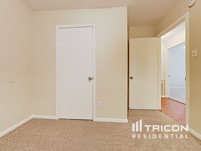 Building Photo - 7911 Bluff Trail Dr