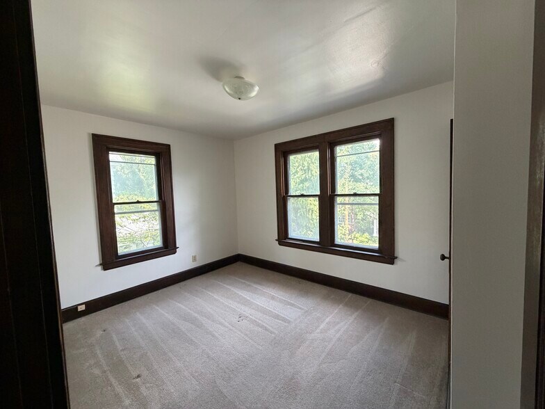 Building Photo - 789 Ebner St