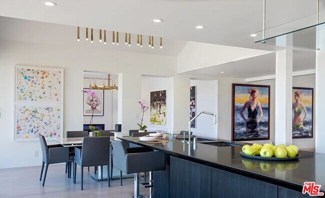 Building Photo - 2528 Westridge Rd