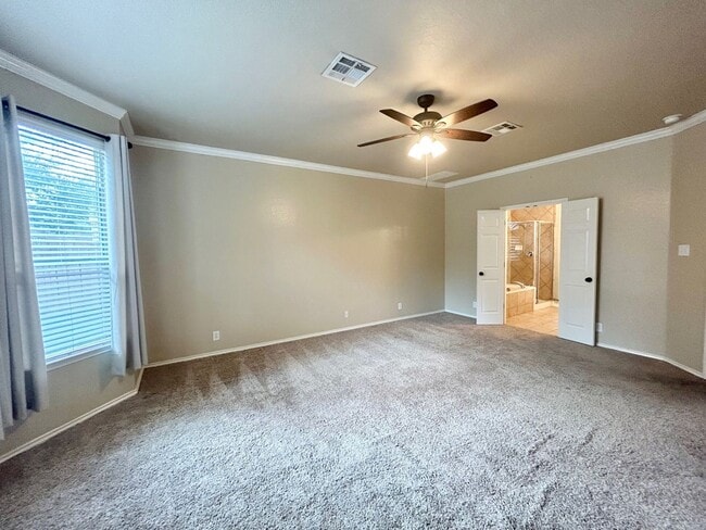 Building Photo - 4 Bedroom / 3.5 Bathroom beautiful house f...