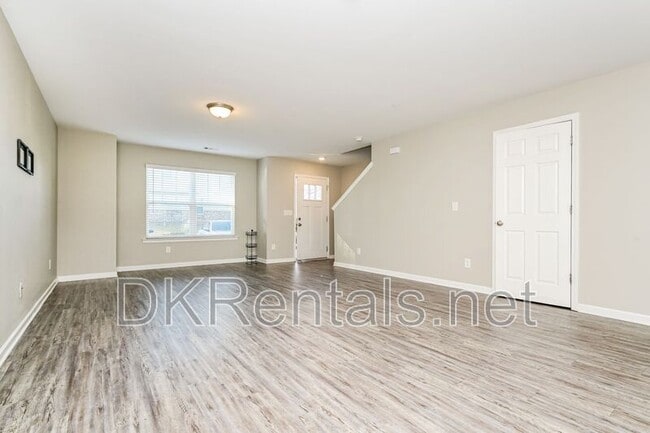 Building Photo - 402 Whippet St