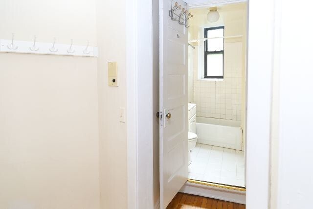 Building Photo - 438 W Belden Ave