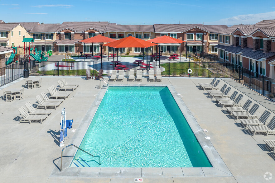 Sonoma Apartments - Resort Style Pool and Spa - Sonoma Apartments