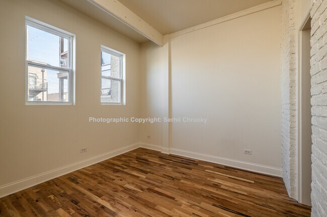 Building Photo - 934 W 19th St