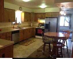 Building Photo - 175 N 10th Ave