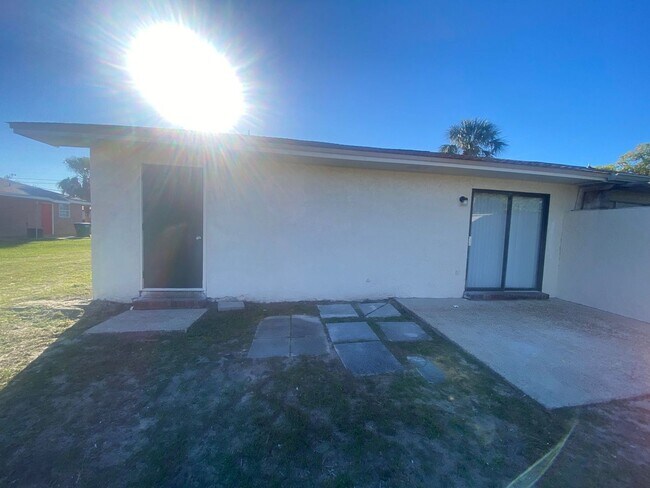 Building Photo - 707-713 N 9th St