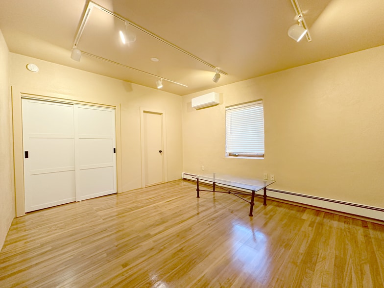 Building Photo - 721 W Manhattan Ave