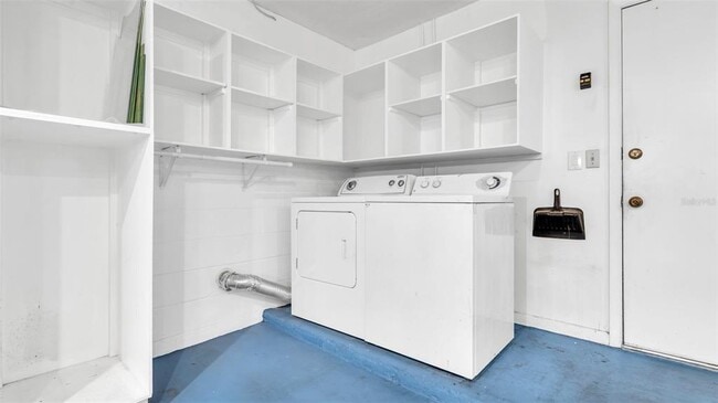 Building Photo - 6725 Islander Ln