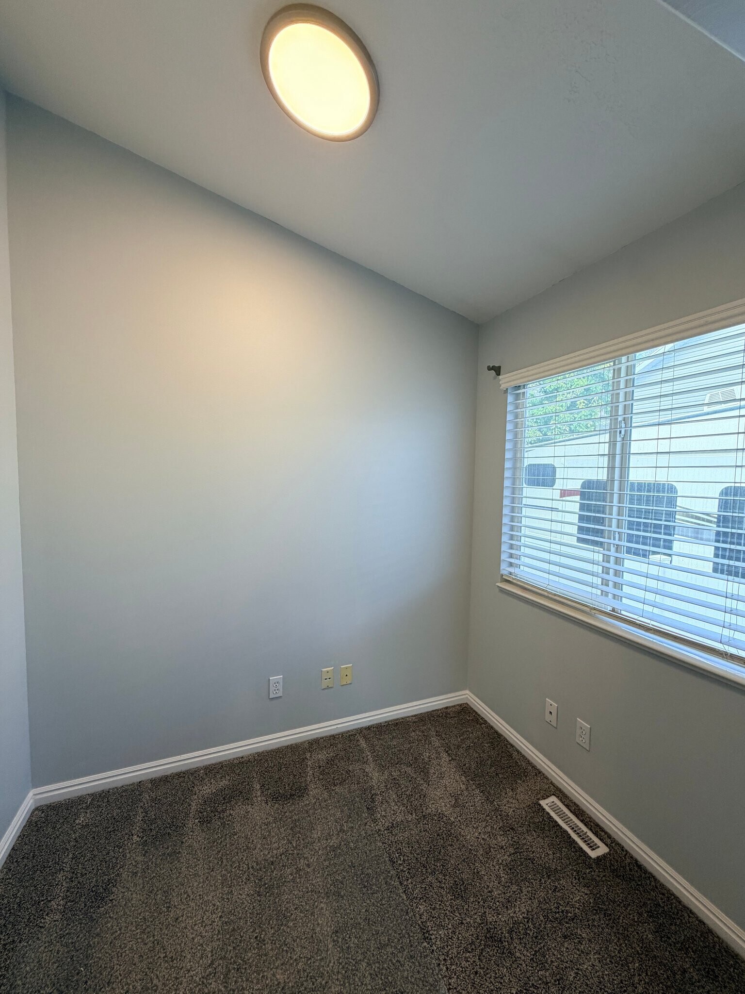 Building Photo - 518 N 350 E