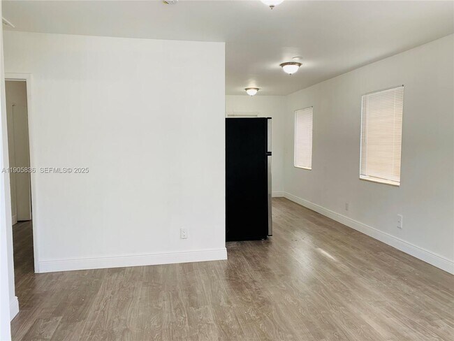 Building Photo - 738 NE 86th St