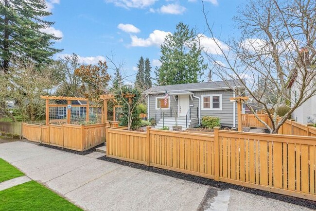 Building Photo - Charming Cottage in West Seattle's Highly ...