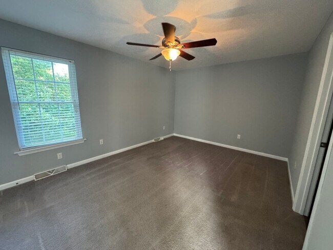 Building Photo - Beautiful 3Bedroom/3Bath Town-Home