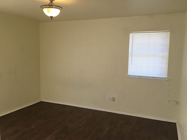 Building Photo - 513 S Silver Leaf Dr