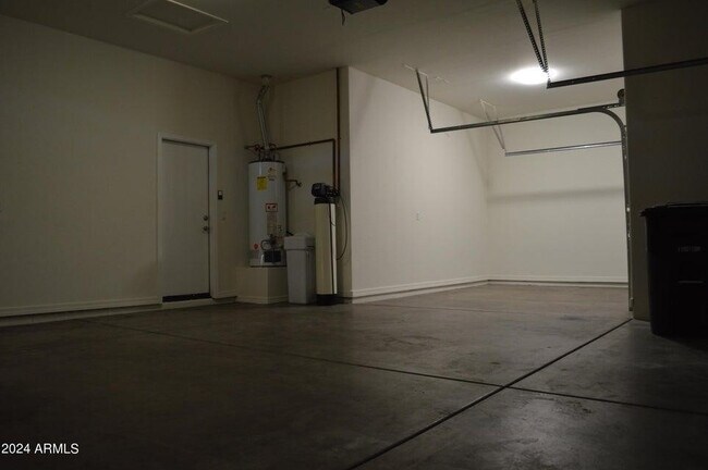Building Photo - 4132 E Carriage Ct