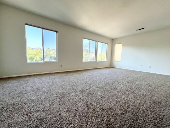 Building Photo - Great Location! Murrieta Oaks Community