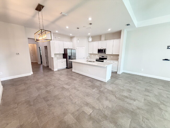 Building Photo - Elegant  2 bed, 2 bath Villa in BridgeWate...
