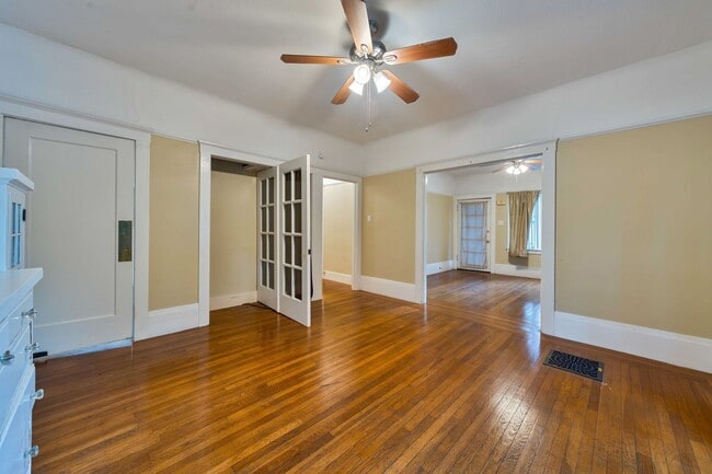 Building Photo - Charming Midtown 1-Bedroom Apartment with ...