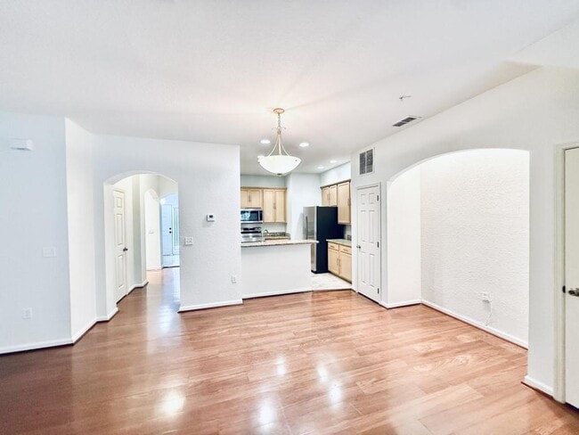 Building Photo - 2983 Ashland Ln S