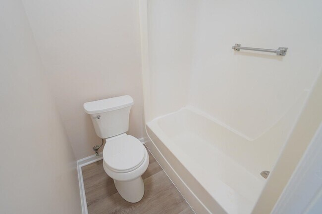 Building Photo - 1545 Pine View Dr