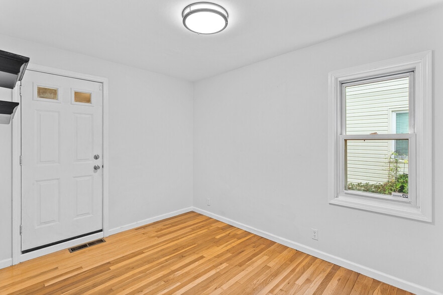 Building Photo - 3403 Woodland Ave