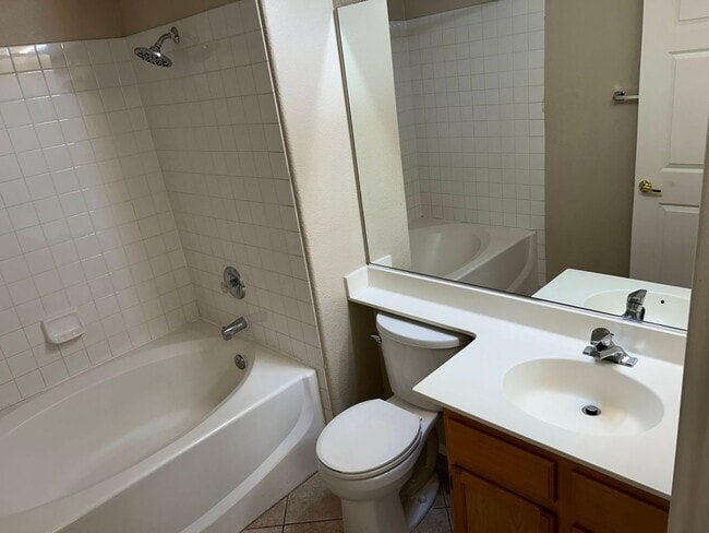 Building Photo - Rare & hard to find 2 BED & 2 BATH with ATTACHED GARAGE.