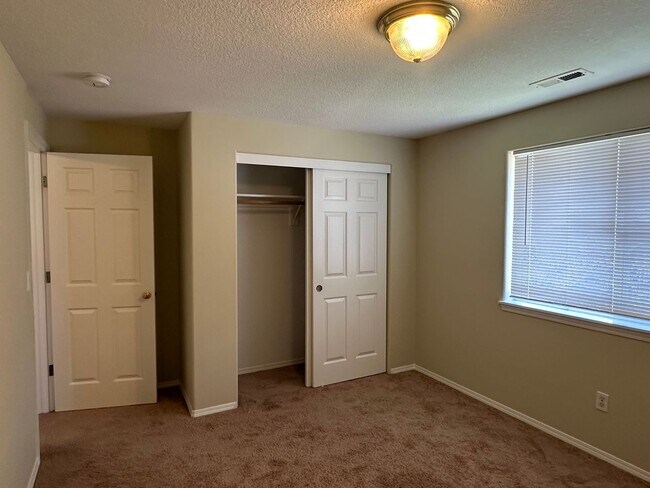 Building Photo - Spacious 3 Bedroom + 1 Bonus Room, 2 Bath House!