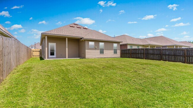 Building Photo - LSU Tigers—Your Off-Campus Spot is Here!