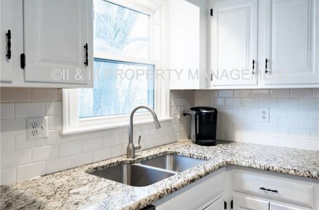 Building Photo - 7730 Darnell St