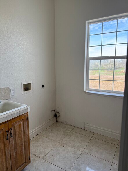 Building Photo - 31195 Lone Tree Rd