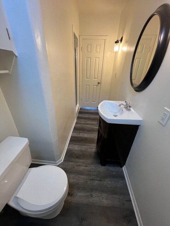 Building Photo - Sun Valley Duplex