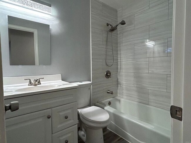 Building Photo - ***Available Now***  4 bedroom, 2 bath hom...