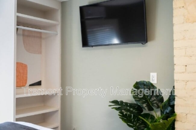 Building Photo - 514 Tremont St