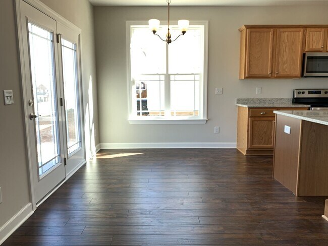 Building Photo - 4 Bed, 3 Bath Home w/ 2 Car Garage and Fen...