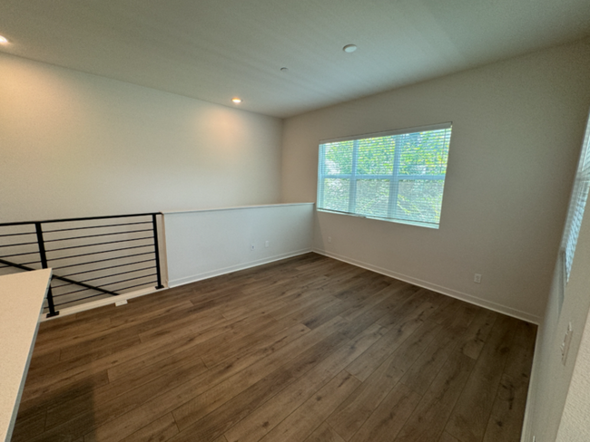 Building Photo - Luxurious 3 Bedroom 2 Bathroom Townhome in...