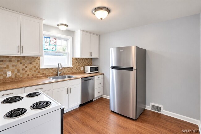Building Photo - 1455 Sheridan Dr