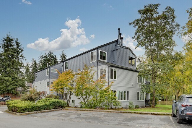 Building Photo - 2 bed, 2 Bath in Bothell! Utilities Included!
