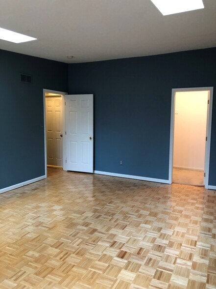 Master Bedroom - 842 Belmont Dr