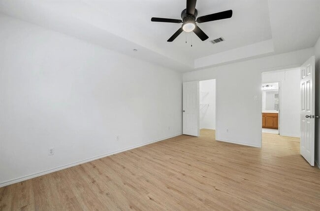 Building Photo - 1310 W Parmer Ln