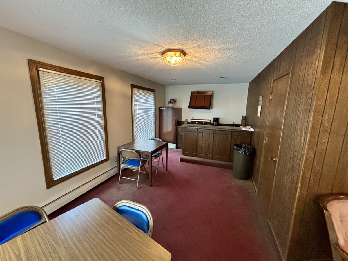 Building Photo - 255 Westview Dr