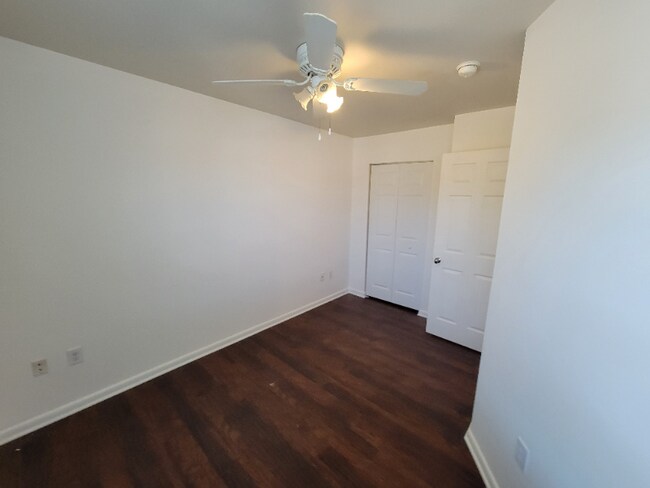 Building Photo - 815 Stoll St