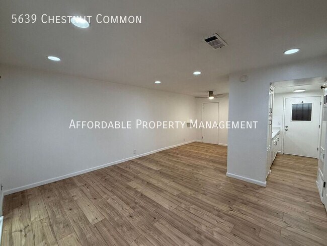 Building Photo - 5639 Chestnut Common