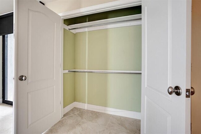 Building Photo - 5510 N Ocean Dr