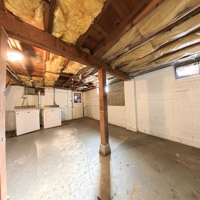 Building Photo - Charming 3 Bedroom 1.5 Bath in Clive