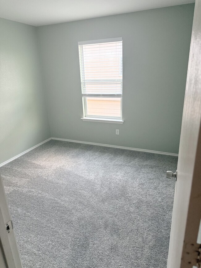 Building Photo - 206 W Gemini Ln